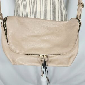 H&M Beige Faux Pebble Leather Tassel Zipper Pulls Crossbody Bag Pocketbook Purse